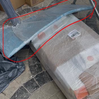 Aras Kargo'da Düzensiz İstifleme Nedeniyle Pleksi Aynalar Hasar Gördü Ve Maddi Kaybı Telafi Edilmedi