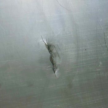 Aras Kargo'da Düzensiz İstifleme Nedeniyle Pleksi Aynalar Hasar Gördü Ve Maddi Kaybı Telafi Edilmedi