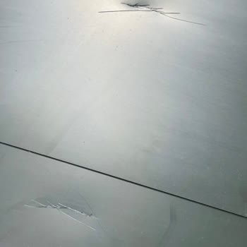 Aras Kargo'da Düzensiz İstifleme Nedeniyle Pleksi Aynalar Hasar Gördü Ve Maddi Kaybı Telafi Edilmedi