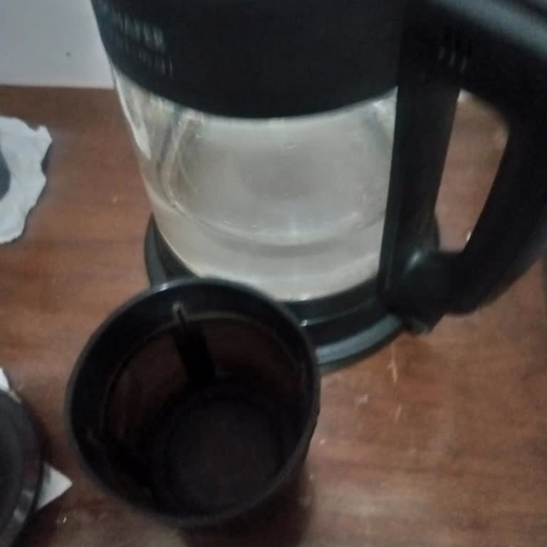 Schafer Çay Makinesinin Demlik Kısmının Aniden Çatlaması Ve Ücretsiz Değişim Talebi