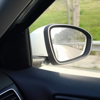 Karanlık Ortamda Satılan Araçta Ayna Kapağı Kırığı Boya Koruma Ve Tamir İhmal Edildi