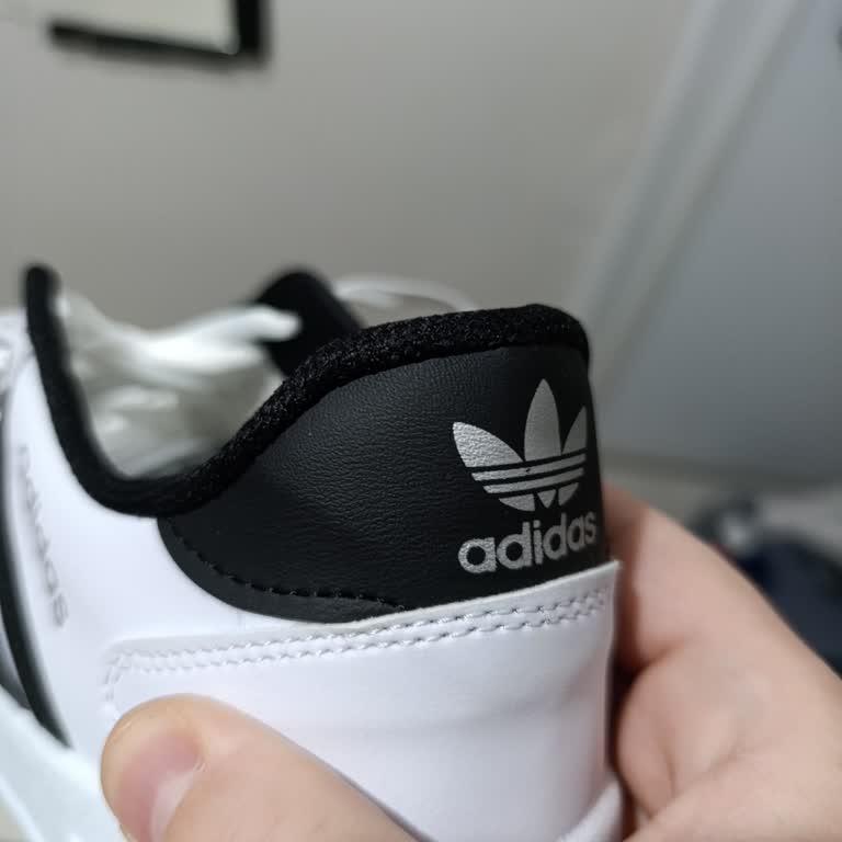 İlanla Uyuşmayan Ayakkabılar Ve İletişimsizlik Nedeniyle İade Talebi