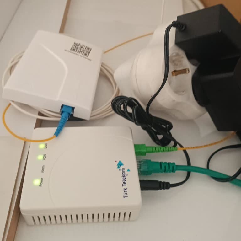 Fiber Hattı Sürekli Arızalı Ve Modem Yanması Nedeniyle Acil Çözüm Ve Tazminat Talebi