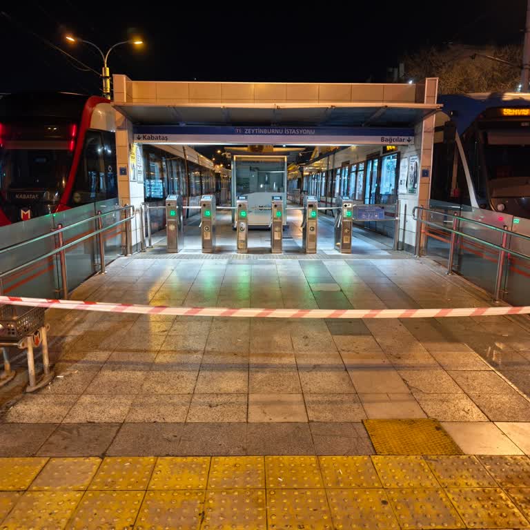 Zeytinburnu Tramvay Kapıları Sabah Erken Geç Açılıyor, Soğukta Bekleme Sağlık Riski