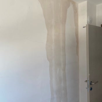 TOKİ Dairesinde Su Aldı Ve İşçilik Hatalarıyla Taşınamıyor