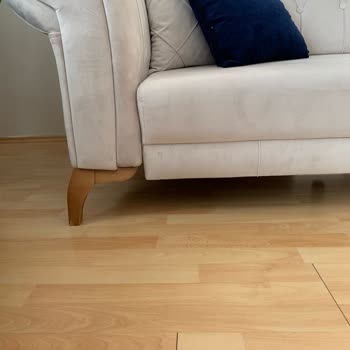 Sofanın Ayağındaki Çoklu Vida Ve Çatlak Karyola Sorunları Çözülmüyor