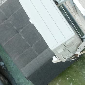 Mithatpaşa Mahallesi Çöp Konteyneri Yanına Atılan Eşyalar İçin Uyarı Levhası Ve Temizlik Talebi