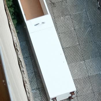 Mithatpaşa Mahallesi Çöp Konteyneri Yanına Atılan Eşyalar İçin Uyarı Levhası Ve Temizlik Talebi