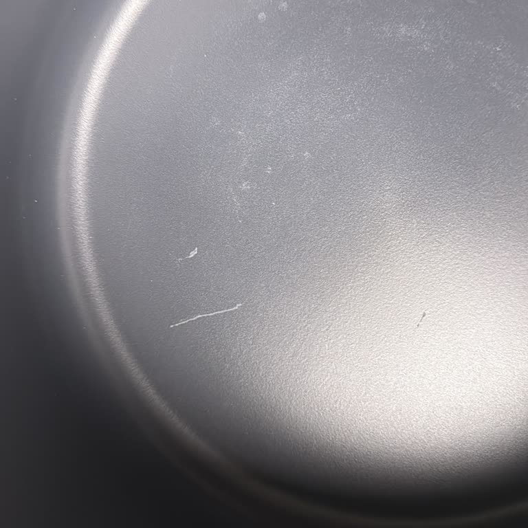 Karaca Züccaciye Tavada Çizilmeler Oluştu