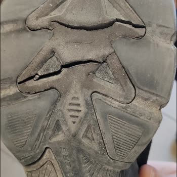 Skechers Ayakkabısının Tabanındaki Çatlaklar Ve Ücret İadesi Talebi