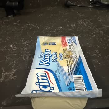 Kocaeli Zırhlı Gross Market'ten Küflü Kaşar Peynirine İade İsteği