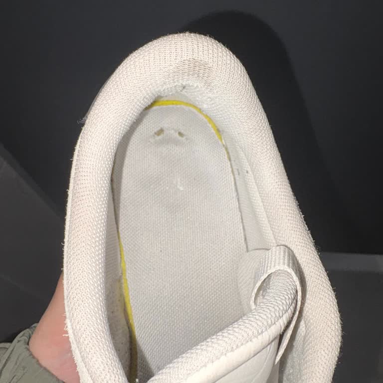 Kısa Sürede Yırtılan Spor Ayakkabı İçin Garanti Reddi