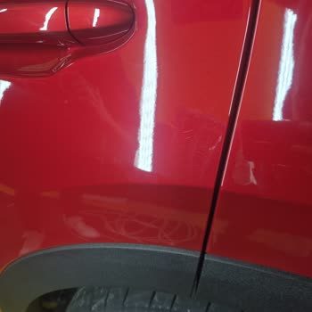 Sıfır Araçta Çizik Ve Bant İzleri, Bayi Temizliğinde Oluştu, Müşteri Hizmetleri Yanıtsız