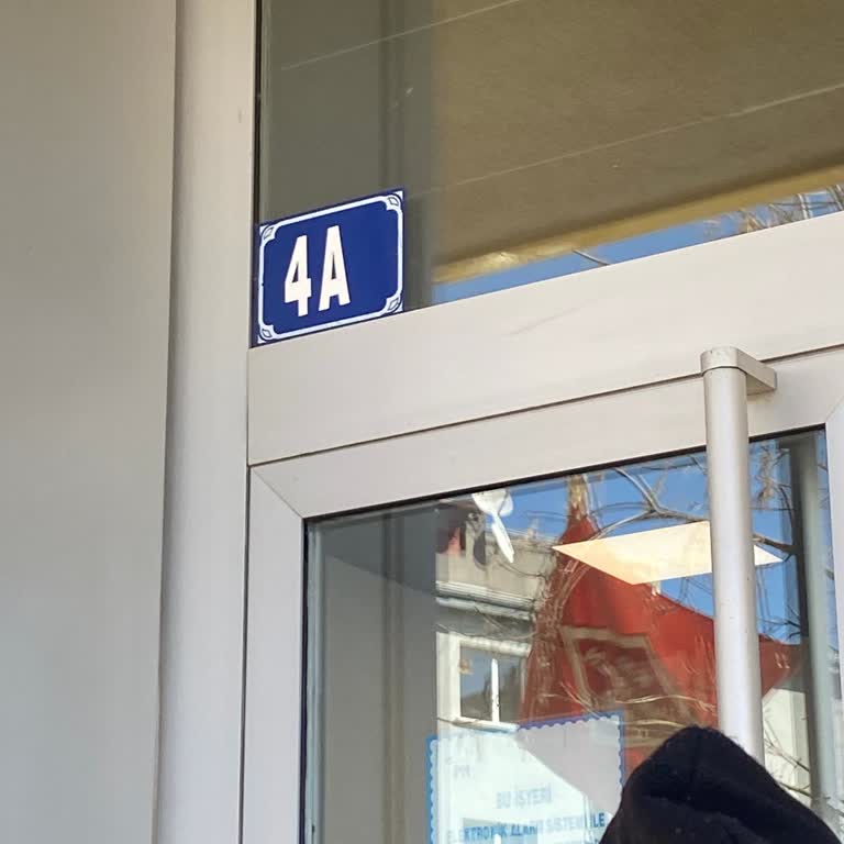 Sınırlı Çalışma Günleri Ve Tek Personel Nedeniyle PTT Şubesinde Mağduriyet