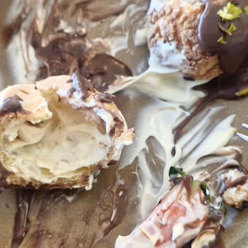 Cookshop’ta Bayat Profiterol Ve Bozuk Çilekli Manolya İçin İade Talebi