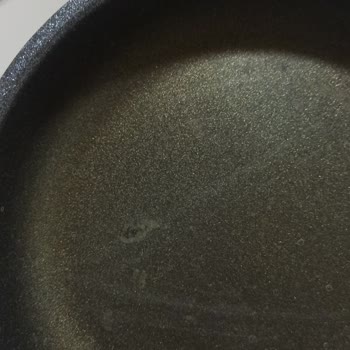 Fissler Premium Tava Üzerinde Çizilmez Garantisine Rağmen Soyulma Lekeleri Belirdi