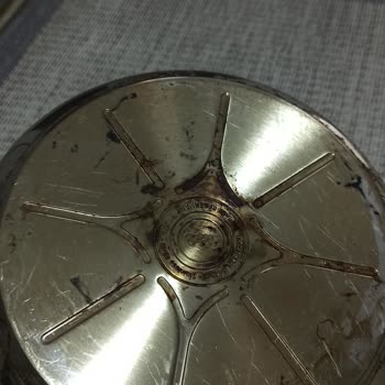 Fissler Premium Tava Üzerinde Çizilmez Garantisine Rağmen Soyulma Lekeleri Belirdi