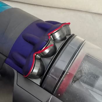 Dyson G5 Süpürge Boya Atması Ve Soyulma Sorunu Garanti Ücret Talebine Karşı