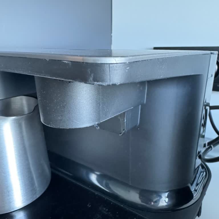 Beko Kahve Makinesi Çizik Ve Sırılsıklam Şekilde Geri Getirildi