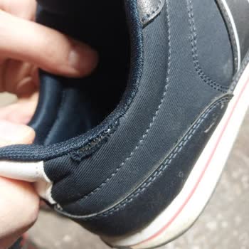 Ayakkabı Tabanı Açıldı, Mağaza Kullanıcı Hatası İddia Etti