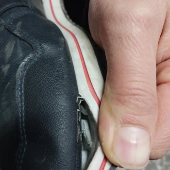 Ayakkabı Tabanı Açıldı, Mağaza Kullanıcı Hatası İddia Etti