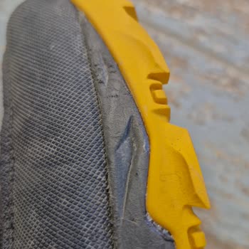 Ayakkabının Alt Tabanı 10 Günde Açıldı; Ücret İadesi Talebi