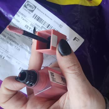 Gratis'te Saygısız Personel Ve Açık Ambalajlı Ruj Teslimatı