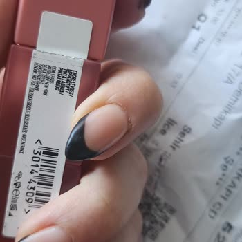 Gratis'te Saygısız Personel Ve Açık Ambalajlı Ruj Teslimatı