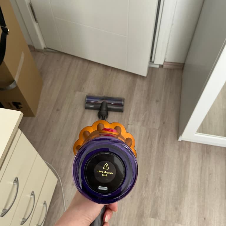 Dyson V12 Detect Slim’da Hava Akış Yolu Tıkalı Uyarısı Ve Kesik Ses Problemi