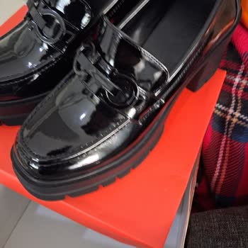 Trendyol Yanlış Renk Gönderilen Ayakkabı İçin Acil Değişim Ya Da İade Talebi