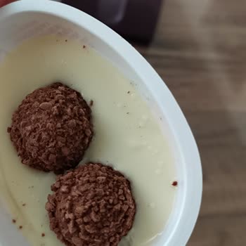 Kinder Joy’da Beyaz Kabarcık Ve Küf Benzeri Oluşum