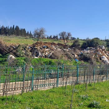 Menderes Ata Mahallesinde Çöp Ve Moloz Dökülmesi Çevre Ve Sağlık Riski