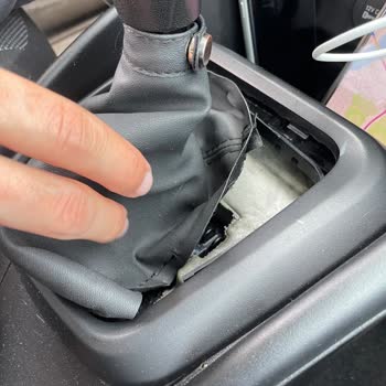 Kiralanan Araçta Temizlik Eksikliği Ve Arızalar, Müşteri Hizmetlerinden Yanıt Yok