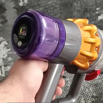 Dyson V15 Dikey Süpürge Çalışıp Kendine Duruyor!