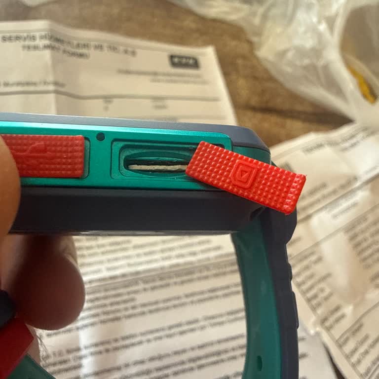 Ekranı Çöken Saat Ve Sim Kartı Hasarı İddiası Haksız, Ücretsiz Onarım Talebi