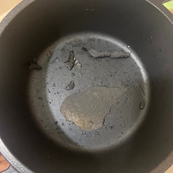 Taç Markalı Granit Tencere Setinde İç Yüzey Soyulması Ve Değişim Talebi