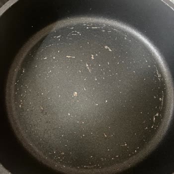 Taç Markalı Granit Tencere Setinde İç Yüzey Soyulması Ve Değişim Talebi