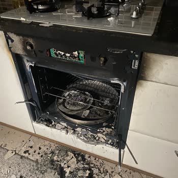 Arçelik Fırın Yangını Ve Evde Oluşan Büyük Maddi Ve Sağlık Hasarı