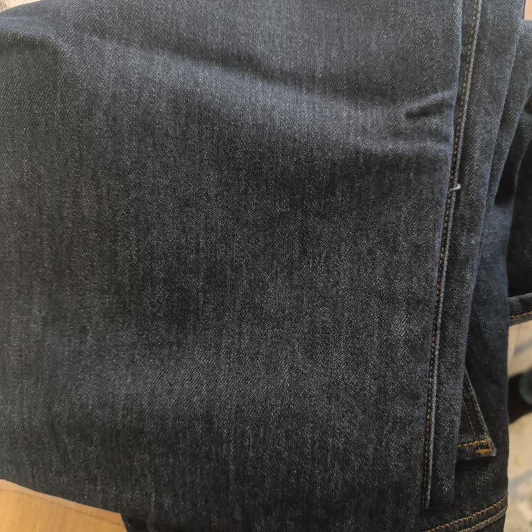 Mavi Pantolonun Aşırı Esnemesi Ve Yanıltıcı Bilgi