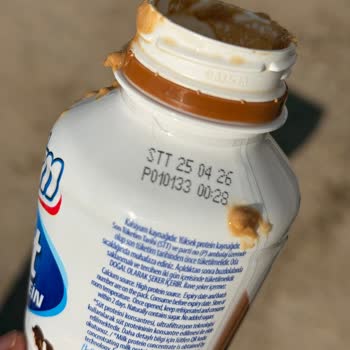 Son Kullanma Tarihine Rağmen Katı Parçacıklı Süt Ve Cevapsız Müşteri Hizmetleri