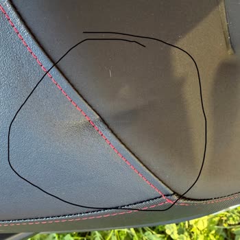 Sym Joyride 300 Modelinde Çatlak Cam Ve Hasarlı Koltuk