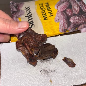 Simbat Medjoul Hurması İçindeki Kurtlanma Ve Tozlu Yapı Sağlık Riski