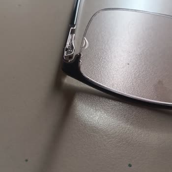 Vidalanma Sorunu Yaşayan Gözlükte Cam Garantisi Olmadığı Gerekçesiyle Yardım Reddedildi