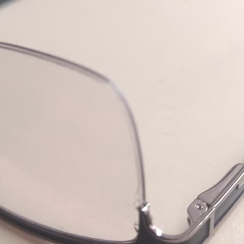 Vidalanma Sorunu Yaşayan Gözlükte Cam Garantisi Olmadığı Gerekçesiyle Yardım Reddedildi