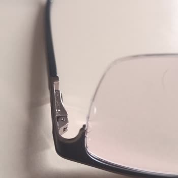 Vidalanma Sorunu Yaşayan Gözlükte Cam Garantisi Olmadığı Gerekçesiyle Yardım Reddedildi