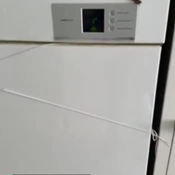 Bosch Buzdolabı Kdn70a10ne/2 Kapağının Plastik Parçası!