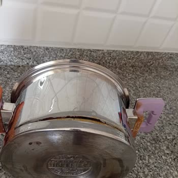 İnter Çelik Tenceresinin Altı Patlayarak Kullanıcı Güvenliğini Tehlikeye Attı