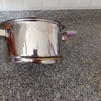 İnter Çelik Tenceresinin Altı Patlayarak Kullanıcı Güvenliğini Tehlikeye Attı