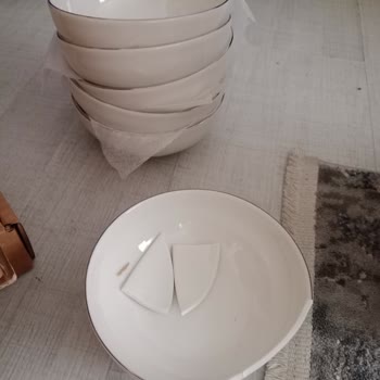 Kırık Çorba Kasesi Ve Cevap Vermeyen Müşteri Hizmetleri