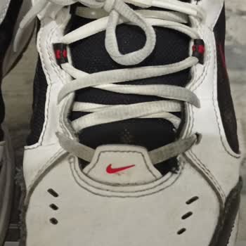 Ayakkabıda Aşırı Koku: Değişim Ve İade Talebi